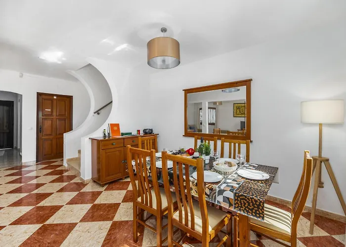 וילה Montechoro By